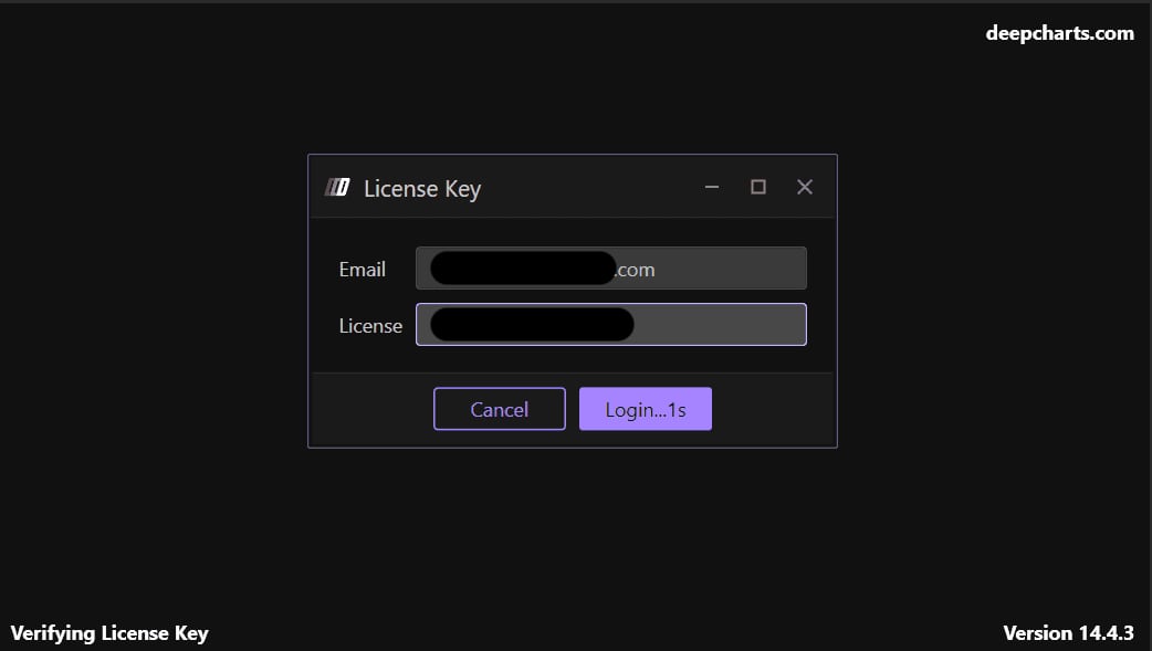 La fenêtre License Key avec les champs Email et License, et le bouton Login.